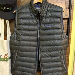 Patagonia Down vest Men’s Lg.